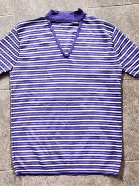 Vintage 1967 Ribbed, Short Sleeve Blouse w/ V-Neck & Attached Choker Collar